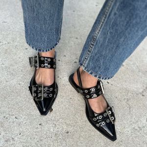 Womandress Ganniluxy Ballerina Flats Black Chunky Buckle Feminin Design med vit bred Welt -spetsig tå slingback rempatent lädergummisul