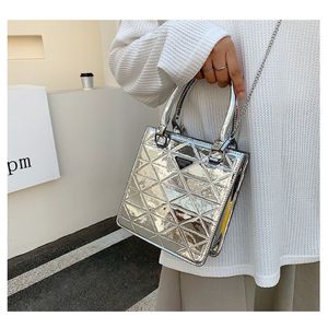 Märke all-match western-stil spegelväska kvinnors nya trendiga messenger väska patent läder glansig diamant enkel axel tote 238a