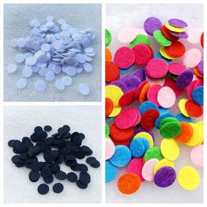 DIY 10mm 800pcs yuvarlak keçe daire çember kumaş pedler aksesuar yamalar dokuma olmayan dik keçe pedler kumaş çiçek aksesuarları