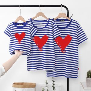 Familjsmatchande kläder Set Cute Heart Print Kid Baby Family Matching T-shirts 2022 Mother Kids Clothes Summer