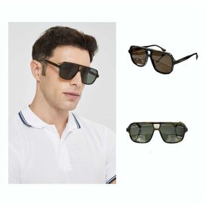 AA Sonnenbrille der Dita Die junge koreanische Berühmtheit mit der dita Doppelstrahlfarbe Sonnenbrille Personalisierte Sonnenbrille Männliche trendige Straße Foto