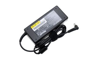 富士通B5010のアダプターBH531 E734 E744 E752 E754 E780 E8210 E8410 LH520 LH530 LH531LAPTOP POWER POWER POWER POWER POWER POWER AC ADAPTER CHARGER 19V 4.22A