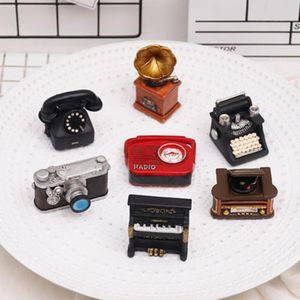 Retro Dekorativ harts Miniatyrfigurer Mini Ornament Ornament Display Mögelbord Topp Skulptur Telefonkamera skrivmaskin Hem