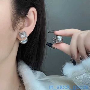 Orecchini Vancefe Top Brand SEIKO EDIZIONE che indossano nuovi orecchini in argento perle a pella