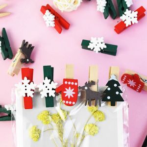 20Pcs/Lot Christmas Tree Elk Goves Wood Clips Snowflake Mini Wooden Clothes Photo Frame Paper Peg Pin Clothespin Craft Clips