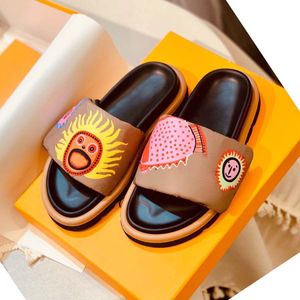 2023新しいカップルマンダリンヒマワリの靴サンダルスライドスリッパデザイナー女性トレーナーカップルモデルスリッパ01