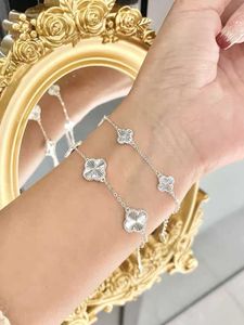 High Quality of Vancef Four Leaf Grass Sterling S999 Foot Silver Bracelet Womens Light Luxury Laser Exquisite Gift for Girlfriend and Best Friend With Logo