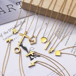 Pendant Necklaces Stainless Steel Necklaces Punk Cross Classic Clover Feather Heart Round Pendants Fashion Best Friends Necklace For Women Jewelry 240410