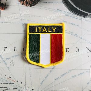 Italien National Flag Embroidery Patches Badge Shield och fyrkantig Form Pin One Set på tygarmbandets ryggsäcksdekoration