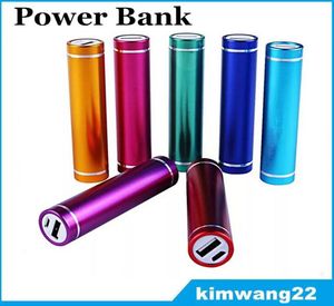 Power Bank 2600MAH Портативный внешний аккумуляторный зарядный устройство Universal Power Bank для мобильного телефона с Micro USB -кабелем с розничной P2645292