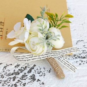 男性用の結婚式のコルセージとブトニエルグルームシルクローズボトニエールボタンホール人工花花束コサージュブローチピン