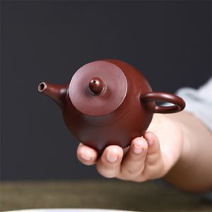 1pc Teapot Purple Tepot Purple Clay Funzionario Casa Yixing Tea Pot Famous Ceremonia di tè cinese Regali personalizzati 180 ml