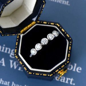Полоса кольца модное 925 стерлингового серебряного каменного кольца с подлинным 3 -миллиметровым набором рамки, подходящего для ювелирных подарков для женских обручальных вещей J240410