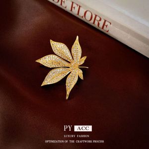 Real Gold Electroplated Zircon Maple Leaf Brooch, Light , Fashionable and High-end Feeling, Suit Pin, Niche New Accessories for Women