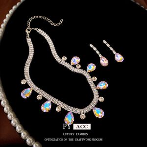 Sier Needle Inlaid Diamond Water Drop Tassel Necklace Set Light Fashion Highclate Personaliserade nya örhängen för kvinnor