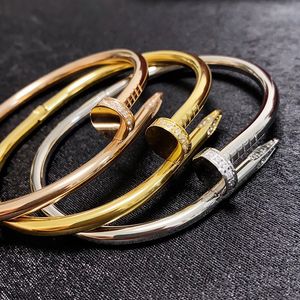 Designer smycken nagel diamanter armband för kvinnliga män titan rostfritt stål guld bröllop lyx varumärke armband valentiner dag gåva flera stil med låda