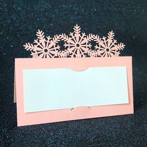 50pcs 9x9cm Snow inverno a laser de corte mesa de corte de lugar cartões de lugar de renda de renda de renda para configuração de cartão de casamento festas festas de favor decoração