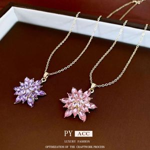 Fashionable Diamond Inlaid Snowflake Pendant Necklace, Light Instagram Temperament, New Collarbone Chain, Personalized and High-end Jewelry