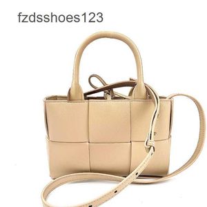 Bags Mulheres Design Combinente Venata Primavera/Verão Arco Bottegs Com Leather Girl Luxury Tote Advanced 2024 Mini Bag Tenits Classic 9Clp