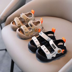 Manliga baby sandaler promenadskor barn mjuk sulad anti kick version casual strandskor