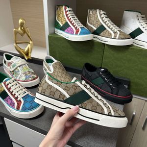 Luxury 1977 sneaker canvas shoes Men Low Top casual Sneakers Womens Designer Shoes Vintage Embroidered Rubber sole Flat base Striped shoes gucciliness Shoes
