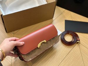 Utsökta och fashionabla klubbväska Luxury Designer Bag toppklass Läder Original Kvalitet Ny produkt Handväska stor kapacitet vänd ormmönsterkedja