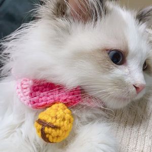 かぎ針編みのかぎ針編みの猫襟ウール犬バンダナ甘い弓のペットネックレスマニュアルマニュアル猫スカーフ小さな猫のピンクの子猫のアクセサリー