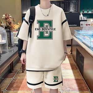 夏のメンズトラックスーツセット韓国カジュアルスポーツスーツ通気性Tシャツショーツ2ピースセットハイストリートメンズ衣類S-6XL 240403