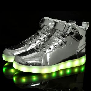 Spor ayakkabılar çocukların ışıldayan ayakkabıları LED hafif ayakkabı boyutları 2538 erkek ve kız çocuklarının yüksek üst masa ayakkabıları ayna yüzlü deri panel ayakkabıları