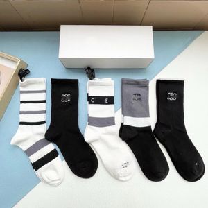 Men's and women's cotton socks double classic letters breathable socks football basketball sports socks mixed.