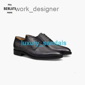 Berluti herrklänningskor läder oxfords skor Berluti klassisk scritto mönster läder derby skor mens svart grå 050 hb9b xhdl