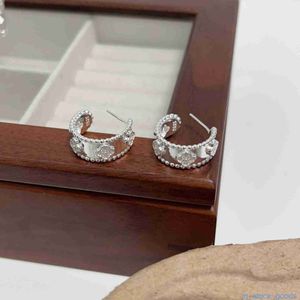 Seiko Edition Top Brand Vancefe Earrings S925 Silver Clover Pattern Zircon Round Bead Lace Earrings Exquisite Fashion Designer Brand Logo Grave Earring