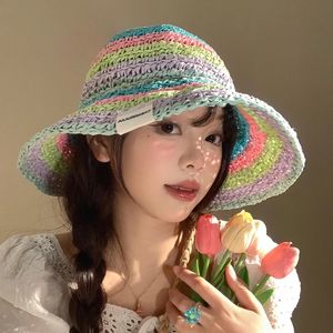 Capas de palha de tecido oco colorido coreano para mulheres de verão na praia de praia dopamina doce versátil protetora solar Hats240410