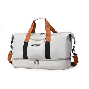 Borsa da viaggio di grande capacità Versione coreana portatile distanza da viaggio a breve distanza Bag di separazione bagnata a secco leggera Sports Bag di fitness 240415