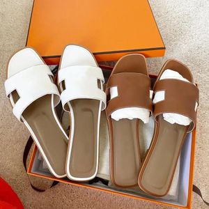 Designer tofflor Sandaler Lyxiga tofflor Beach Slippers Solid Color Sandals 35-42