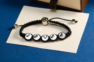 Lyxdesigner smycken armband Presbyopia armband mode för män kvinnor brun gammal blommbok bokstäver eleganta pärlor armband med låda och dammpåse