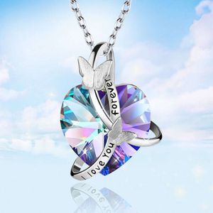 Novo estilo de moda gravado Butterfly Heart Crystal Colar Colar do Dia dos Namorados Pingente