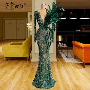 Emerald Green Feather Evening Dresses 2022 Elegant V Neck Beaded Evening Party Gowns Women Födelsedagsfest Gala klänningar