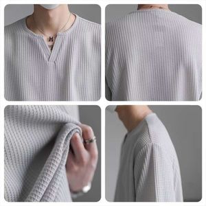 Amerikanisches Henley Neck-T-Shirt für Männer und europäische Waren, Waffeltextur kurzärmelig mit Notch-Design, geschichtete Henley-Hemd-Trend mit V-Ausschnitt mit V-Ausschnitt