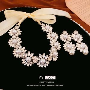 Sier Needle Diamond Flower Pearl Earring Set med personlig designkänsla Fashionabla och överdrivna nya örhängen för kvinnor