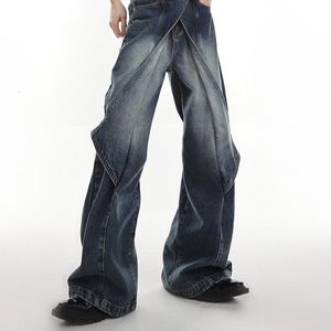 小型および重工業用洗浄されたジーンズが分解され、さまざまなフレアパンツとワイドレッグパンツを備えたカットピースデザイン240410