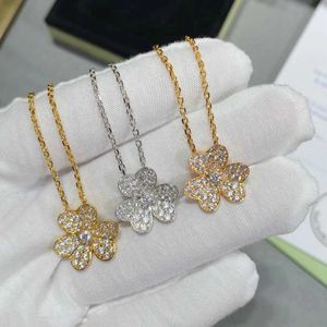 Pendant Necklaces High end Fashion Luxury S925 Silver Clover Full Diamond Necklace Brand Jewelry Comes with Packaging Bag 240410