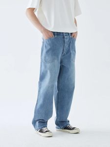 Mäns jeans böjda idé tvättade gamla denimbyxor