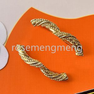 Luxury Style Brand Letter Brooch Designer smycken 18K Guldpläterade broscher för kvinnor charm bröllop presenttillbehör högkvalitativ rostfritt stål smycken grossist