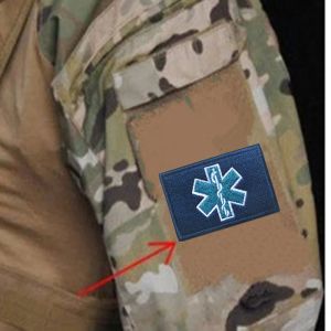 救急医療フック刺繍パッチバッジ戦術的な軍事衣服縫製装飾パッチのための装飾パッチバックパックアクセサリー