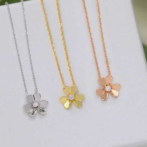 7oGJ Pendant Neckor European Fashion Luxury Gold Lucky Grass Clover Necklace For Women S925 Sterling Silver Exquisite Sweet Brand High-End Jewelry 240410