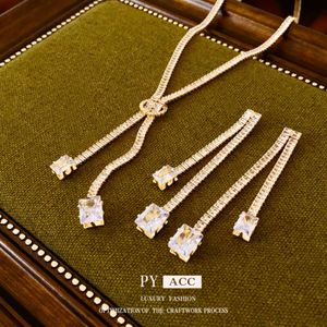 Sier Needle Zircon Square Tassel متعددة الاستخدامات وأنيقة وأنيقة وعالية الدرجة ، شعبية على الإنترنت ، أقراط جديدة للنساء