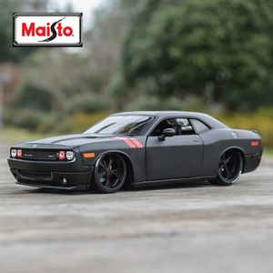 Maisto 1 24 2008 Challenger Sports Car Static Die Cast Vehicles Collectible Model Car Toys 240408