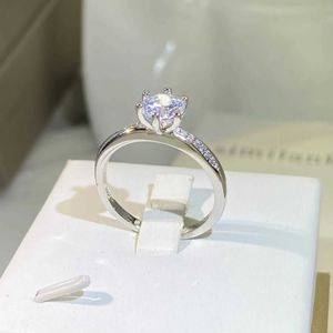 Pierścienie zespołowe 2022 NOWOŚĆ Six Claw Diamond Ring Para Pierścień Weselna Women Fashion White Zirconia Pierścień Anniversary Gift J240410