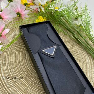 Padra gravata clássica moda tie designer design masculino mulheres triangular invertido geométrico carta terno laços de luxo seda tie de seda festeira casamento 527